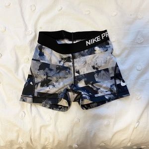 Nike Pro shorts - Black & Grey pattern